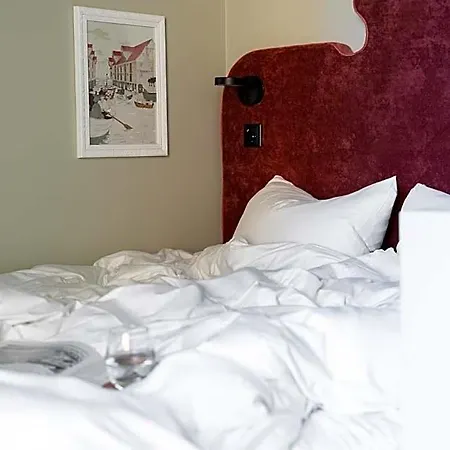 Apart Otel Vander Altona 4*